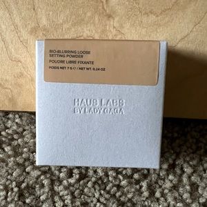 Haus Labs Bio-Blurring Loose Setting Powder in Golden
